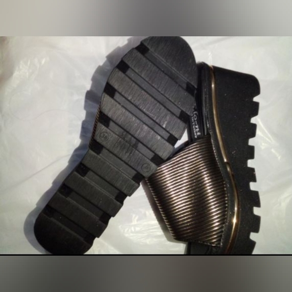 Women's platform slides - Picture 2 of 3